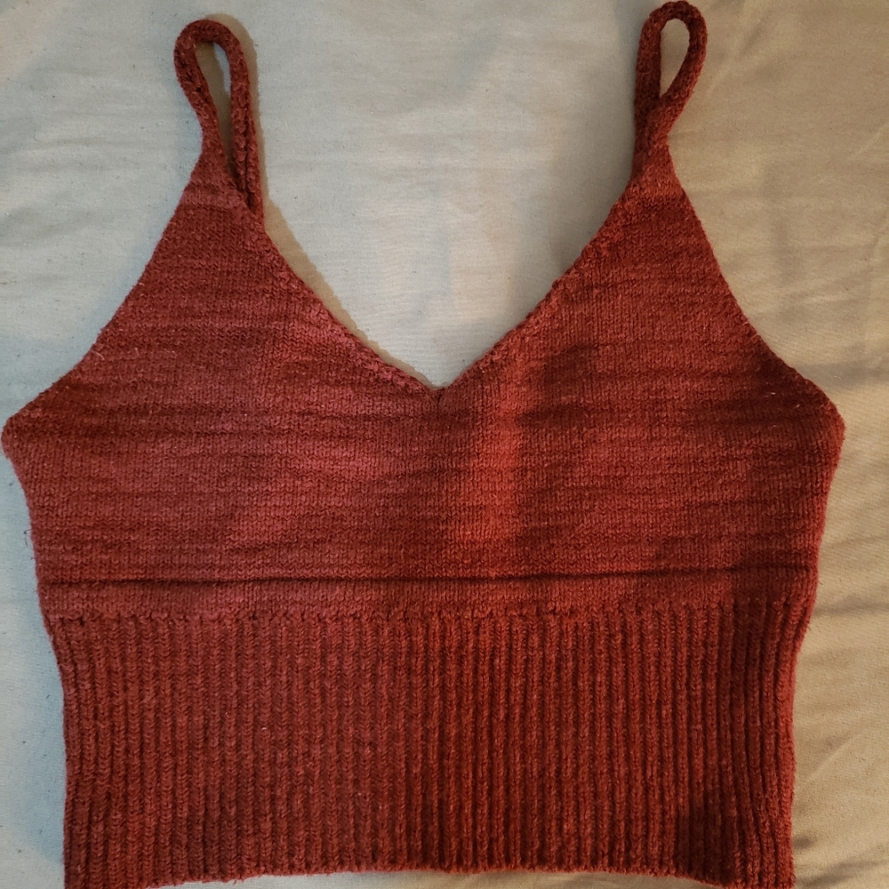 Knitted cropped tank top